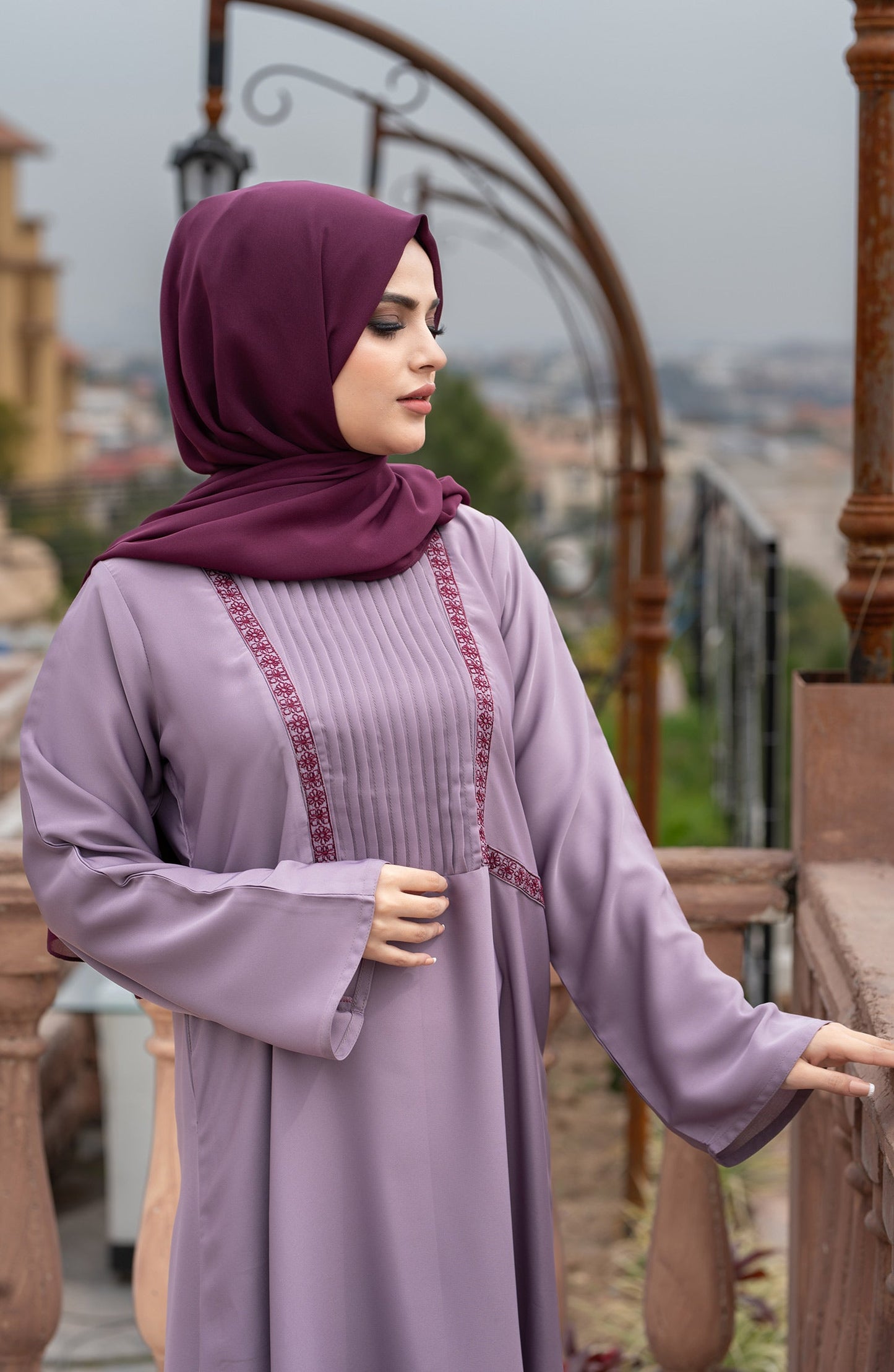 Whisper Abaya