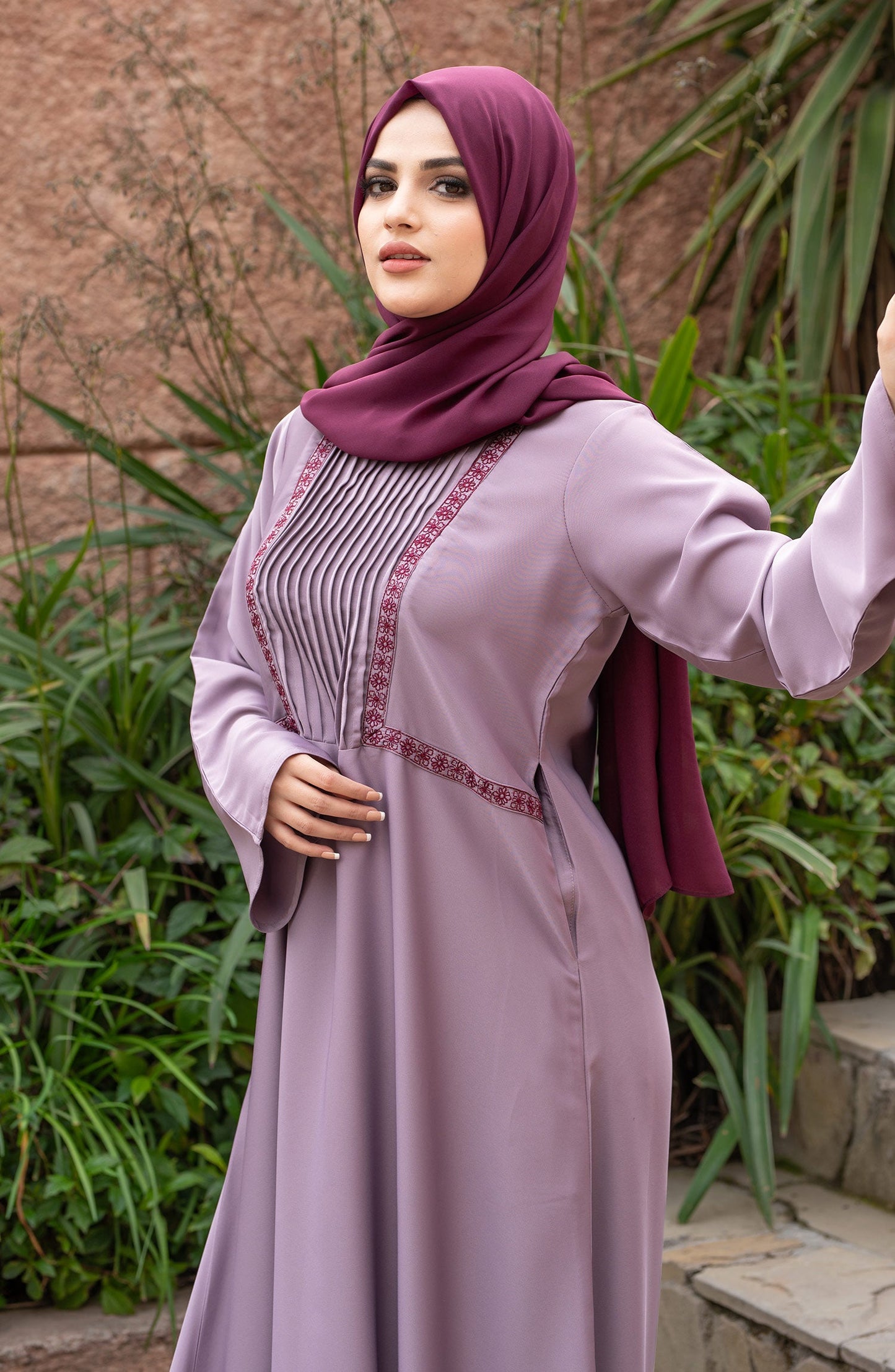 Whisper Abaya